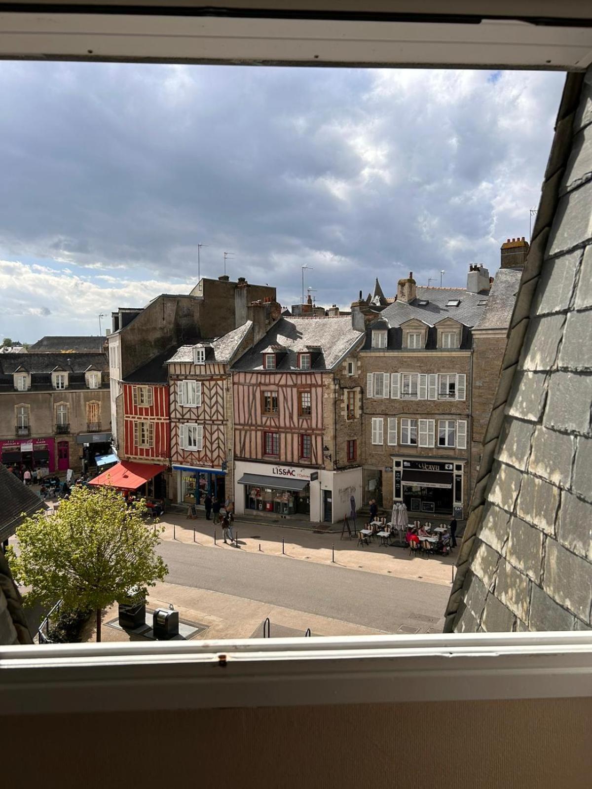 Laroche Grand Duplex Dans Le Centre Historique Avec Garage Apartment Vannes Exterior photo