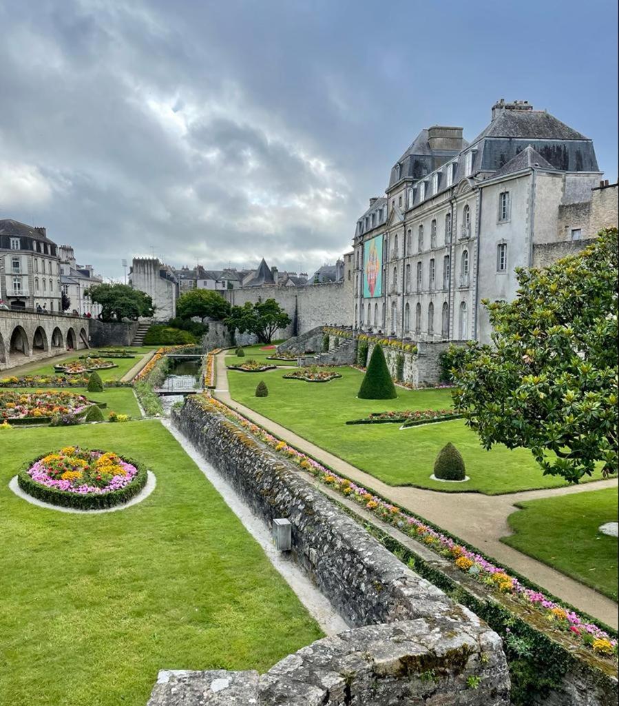 Laroche Grand Duplex Dans Le Centre Historique Avec Garage Apartment Vannes Exterior photo